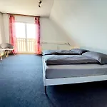 For 9 People Graz