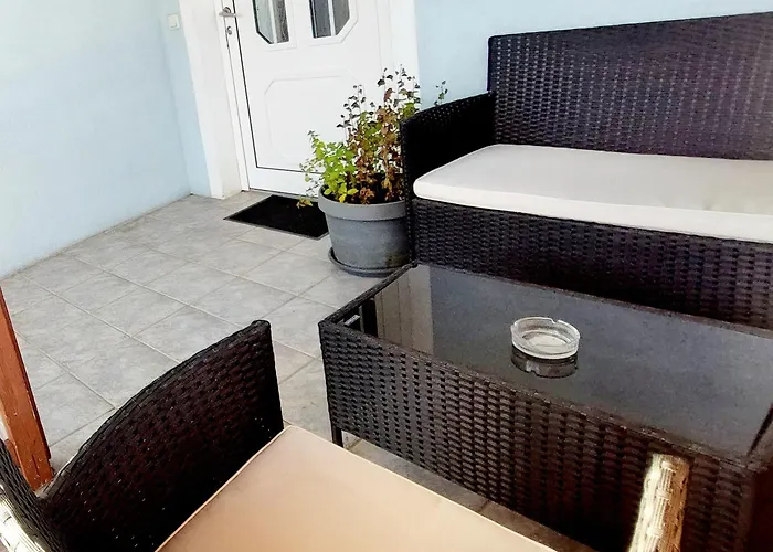 For 9 People 度假居 *